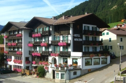 1 HOTEL MONZONI ESTATE