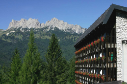 2 HOTEL BOITE ESTATE