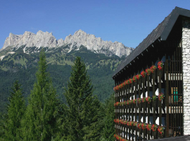 2 HOTEL BOITE ESTATE