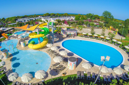 4 ROBINSON CLUB APULIA