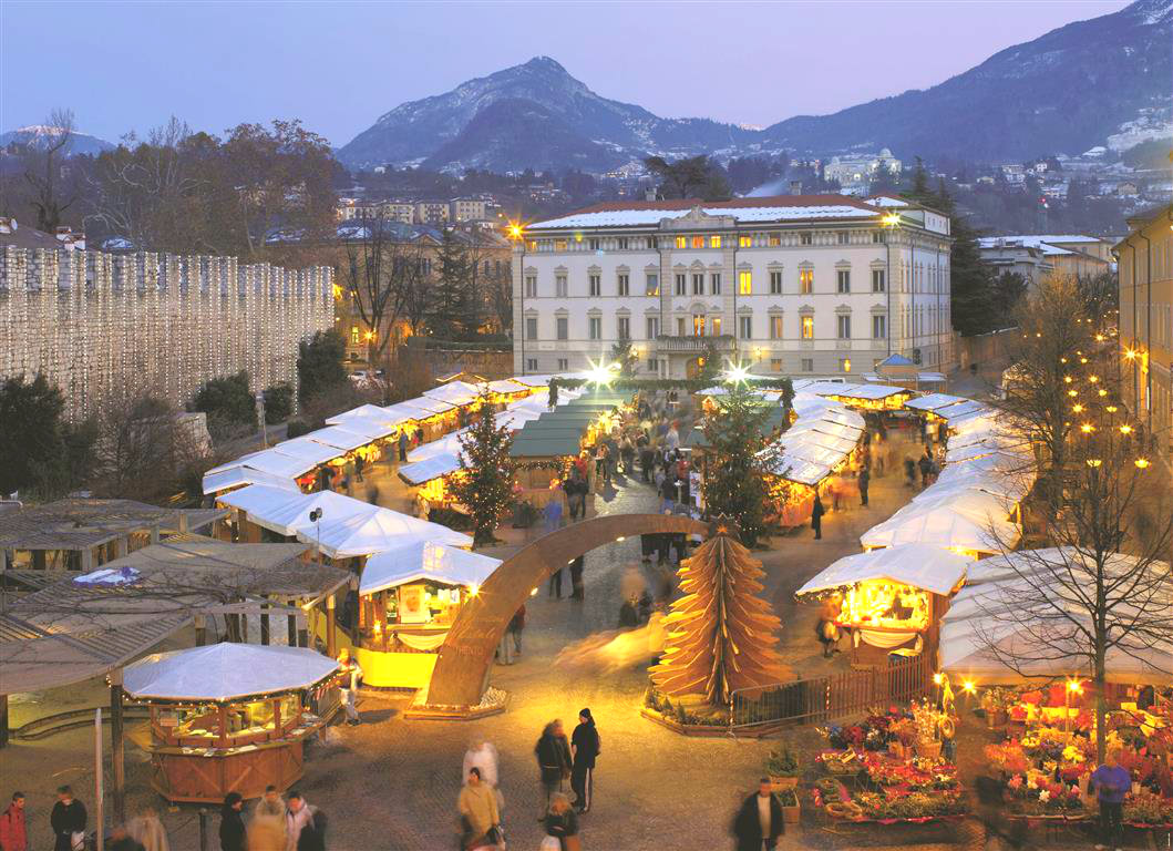 Mercatini Natale Livigno.Mercatini Di Natale Livigno St Moritz E Trenino Rosso Aprica Lombardia Dlt Viaggi