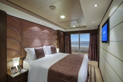 executive_family_suite_with_panoramic_window