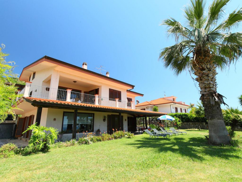 villa gundi   formia 00