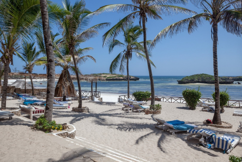 22 lily palm beach resort   KENYA