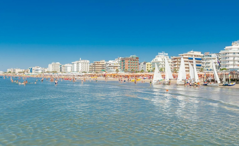 1 HOTEL TREVI   RICCIONE