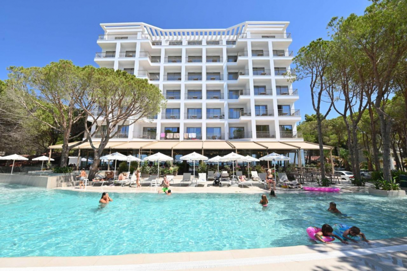 1 Fllad Resort & Spa   GOLEM   ALBANIA